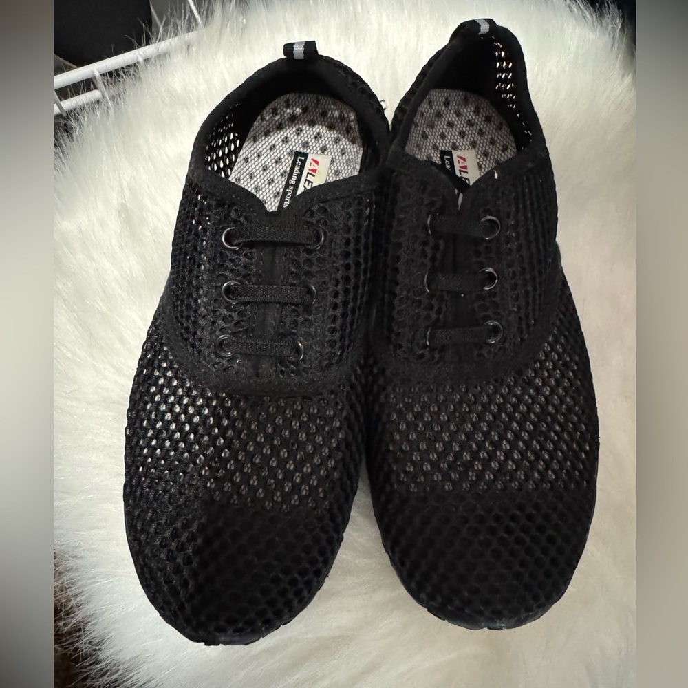 Black Water Shoes size 7